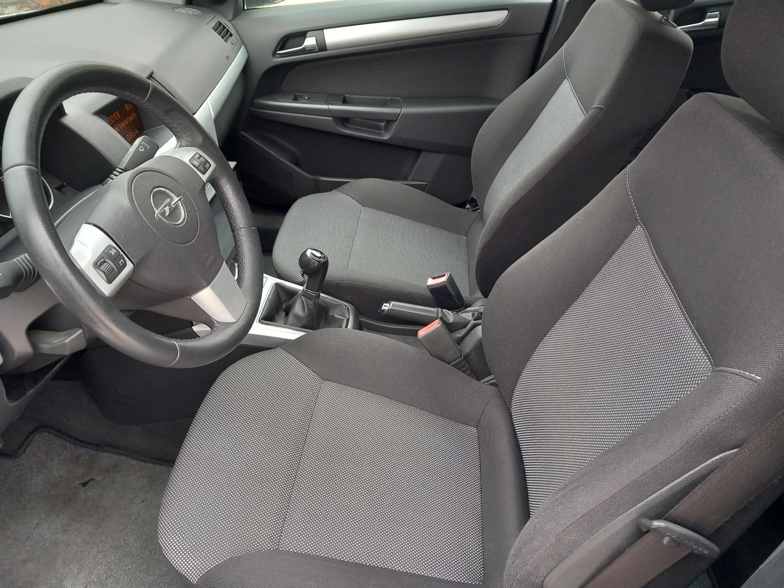 Opel Astra 1.4 NAVI 90кс Facelift, снимка 10 - Автомобили и джипове - 53815651