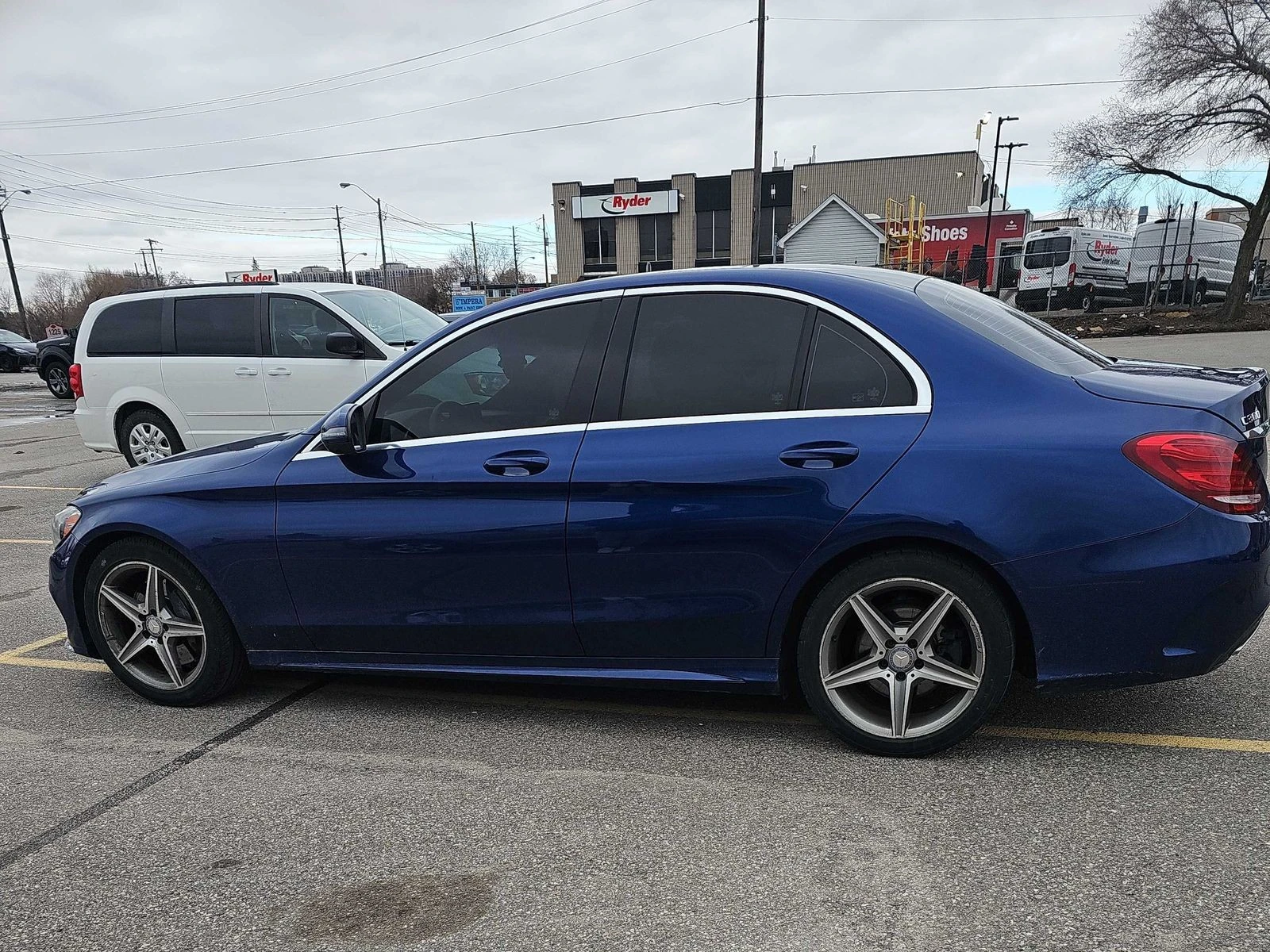 Mercedes-Benz C 300 С РЕГИСТРАЦИЯ & АВТО КРЕДИТ, снимка 2 - Автомобили и джипове - 54080756