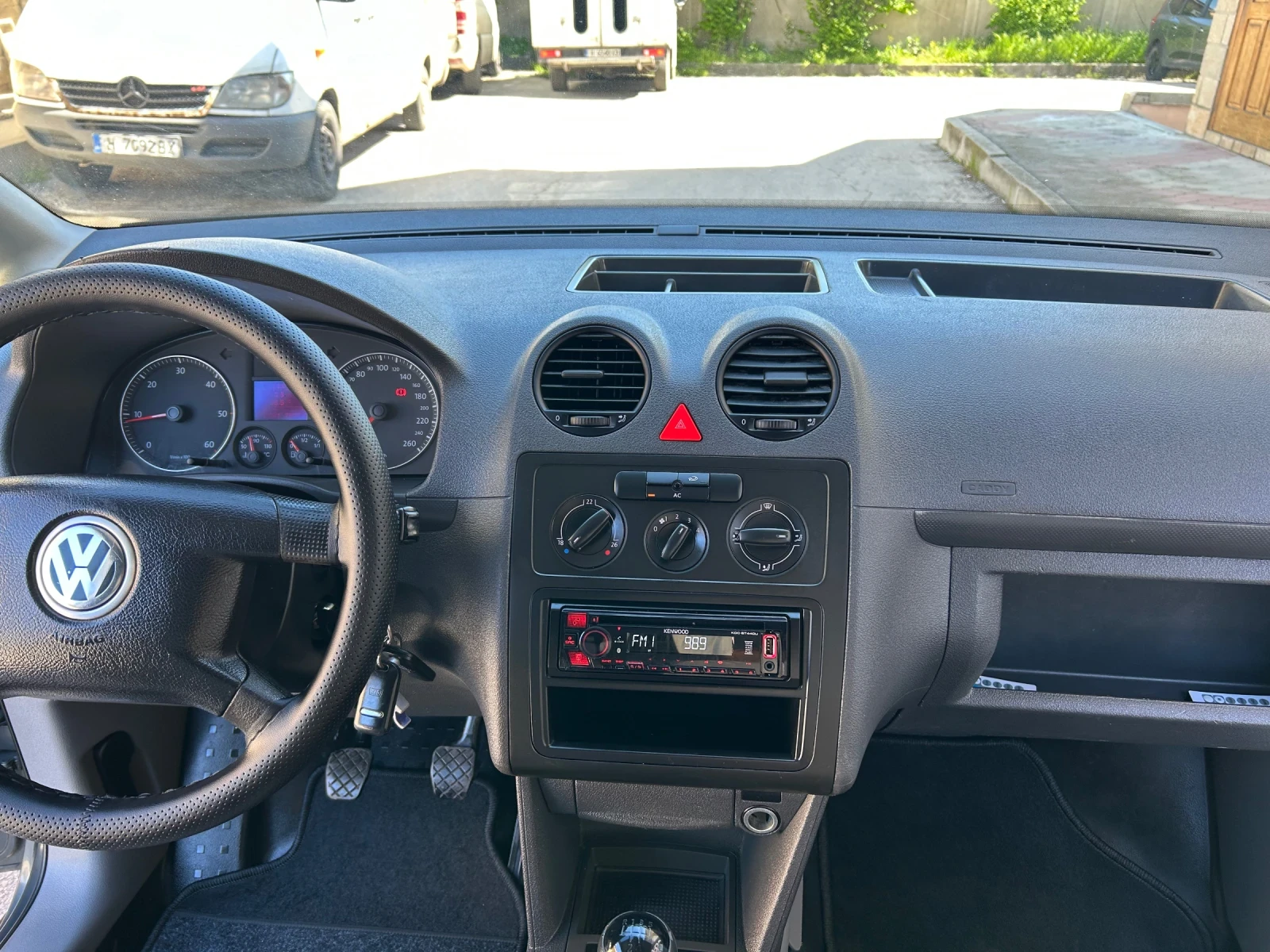 VW Caddy 1.9TDI 105k.c. КЛИМАТИК, снимка 9 - Автомобили и джипове - 54429146