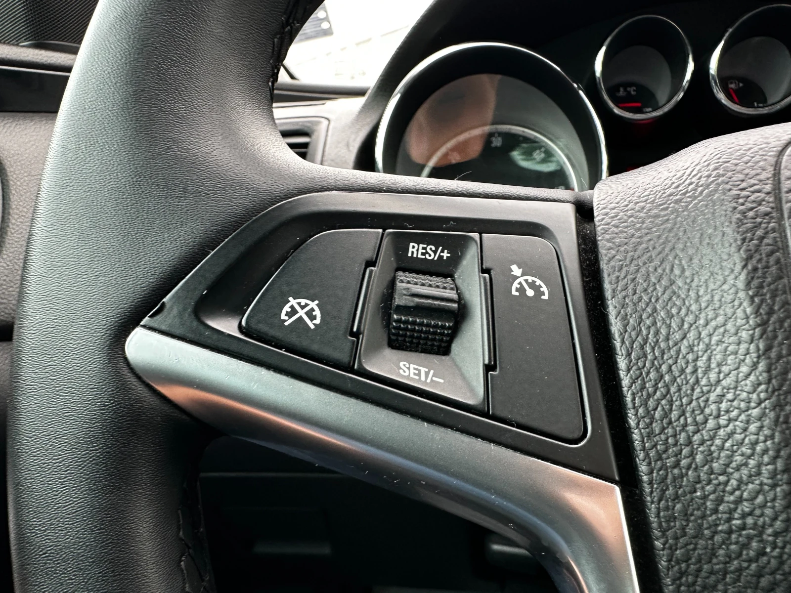 Opel Insignia, снимка 17 - Автомобили и джипове - 54477141