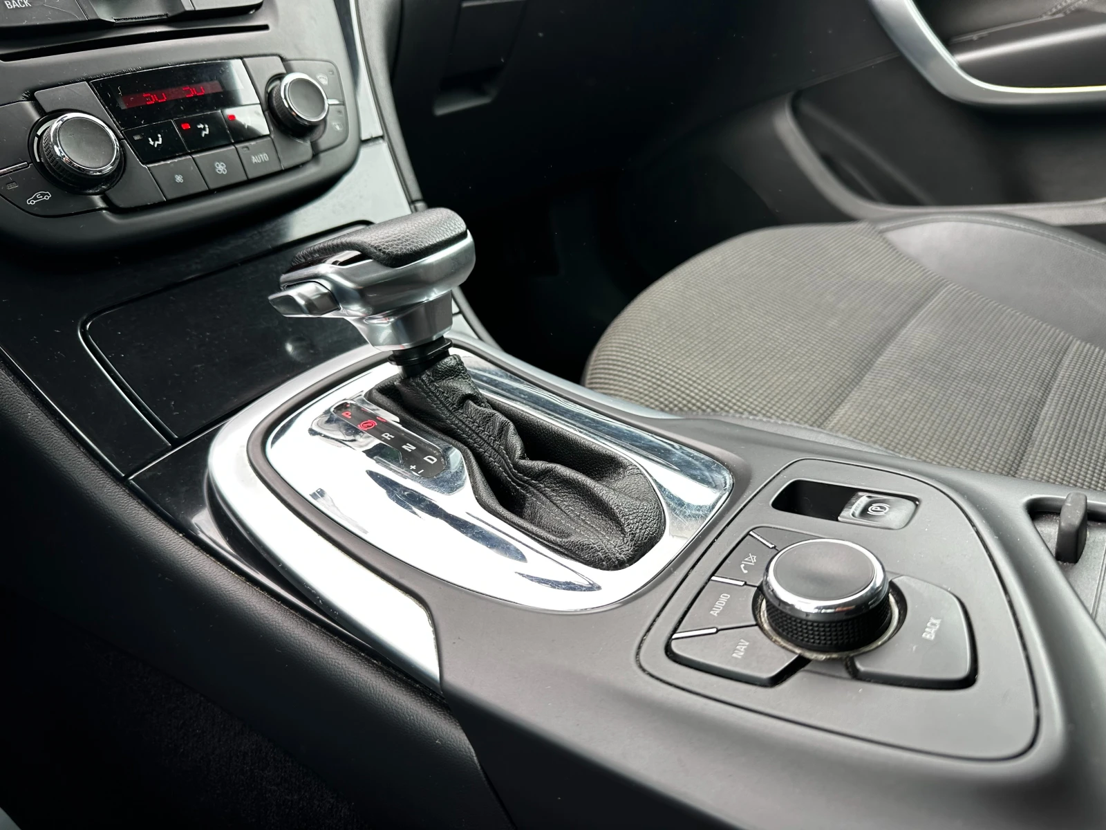 Opel Insignia, снимка 12 - Автомобили и джипове - 54477141