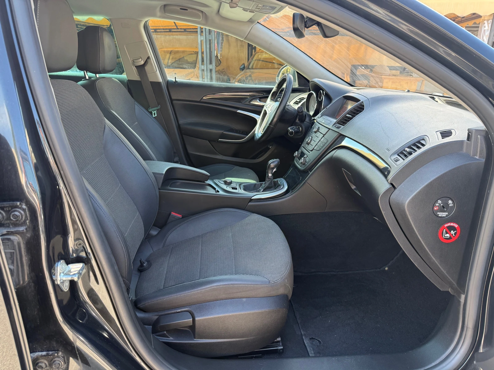 Opel Insignia 2.0 CDTI SPORTS TOURER, снимка 12 - Автомобили и джипове - 54837527