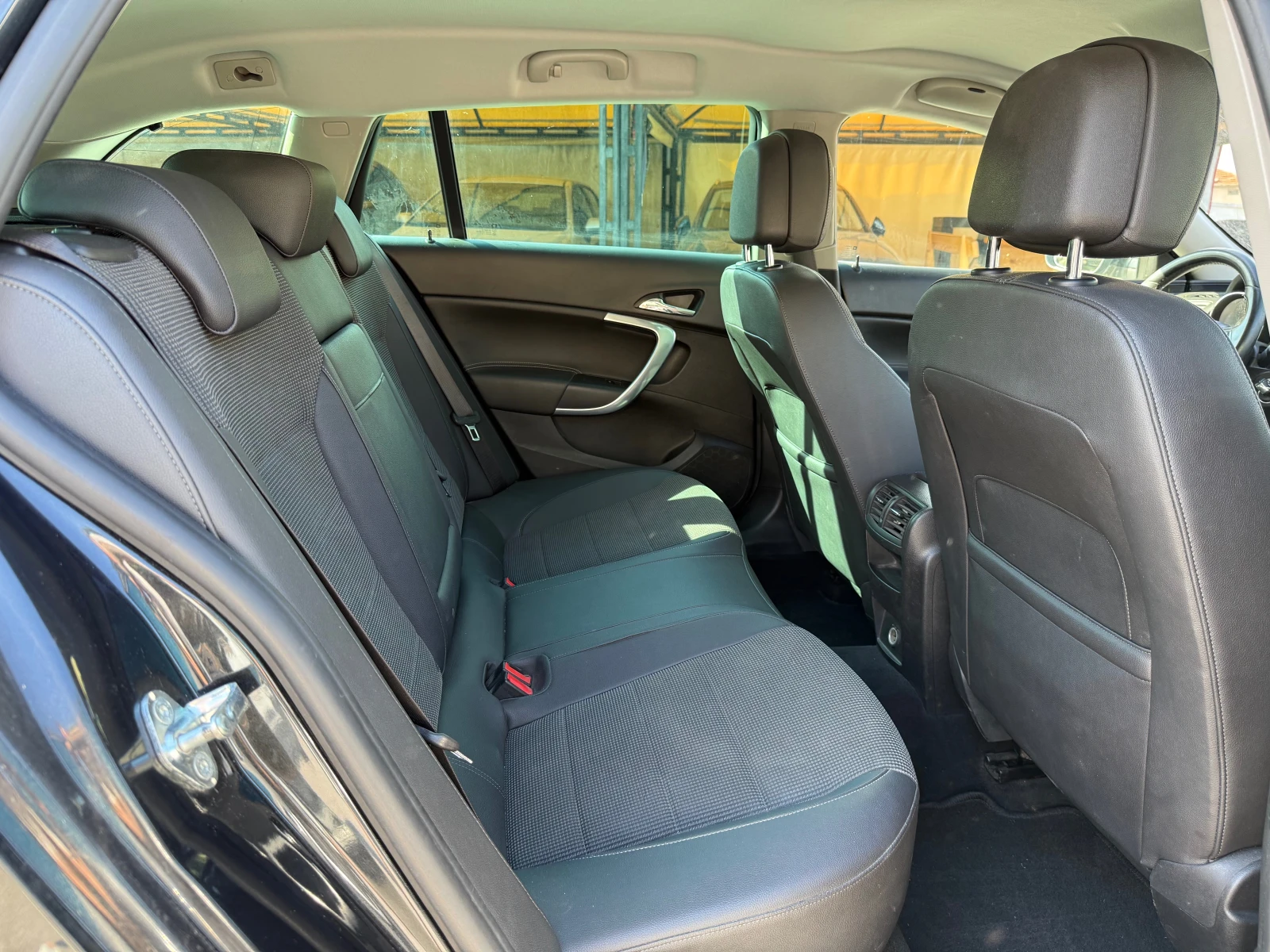 Opel Insignia 2.0 CDTI SPORTS TOURER, снимка 13 - Автомобили и джипове - 54837527