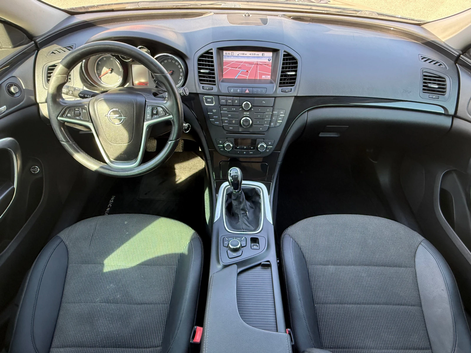 Opel Insignia 2.0 CDTI SPORTS TOURER, снимка 9 - Автомобили и джипове - 54837527