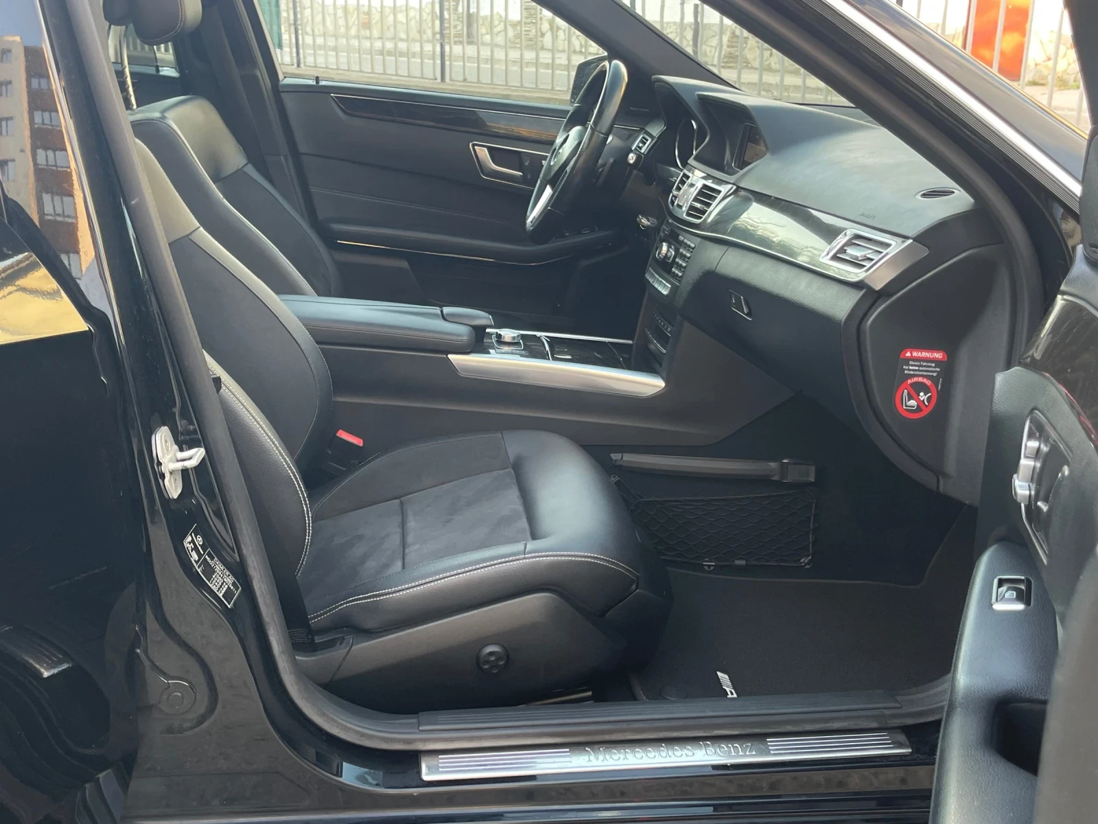 Mercedes-Benz E 350 BlueTEC-AMG-FACE-PANORAMA-HARMAN-AMBIENT-ПОДГРЕВ, снимка 12 - Автомобили и джипове - 54998785