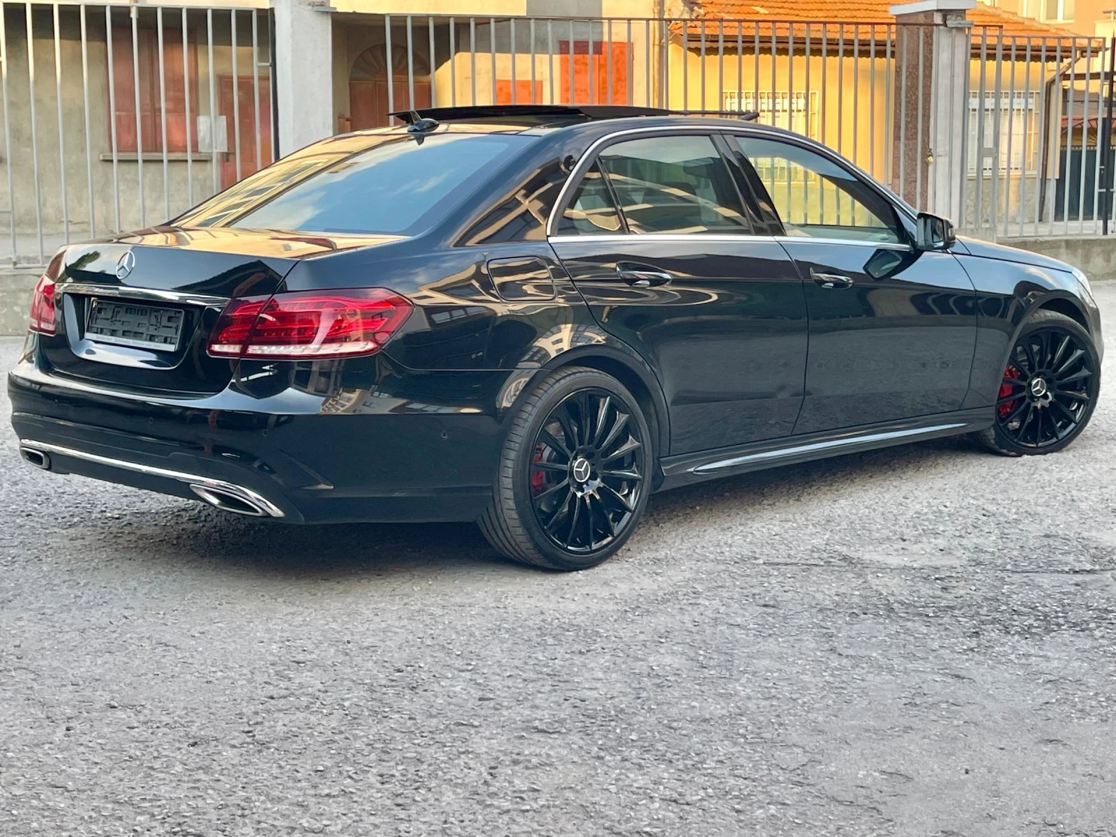 Mercedes-Benz E 350 BlueTEC-AMG-FACE-PANORAMA-HARMAN-AMBIENT-ПОДГРЕВ, снимка 5 - Автомобили и джипове - 54998785