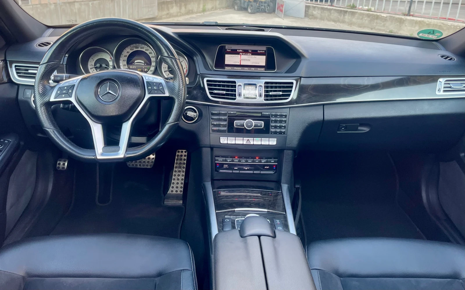 Mercedes-Benz E 350 BlueTEC-AMG-FACE-PANORAMA-HARMAN-AMBIENT-ПОДГРЕВ, снимка 10 - Автомобили и джипове - 54998785