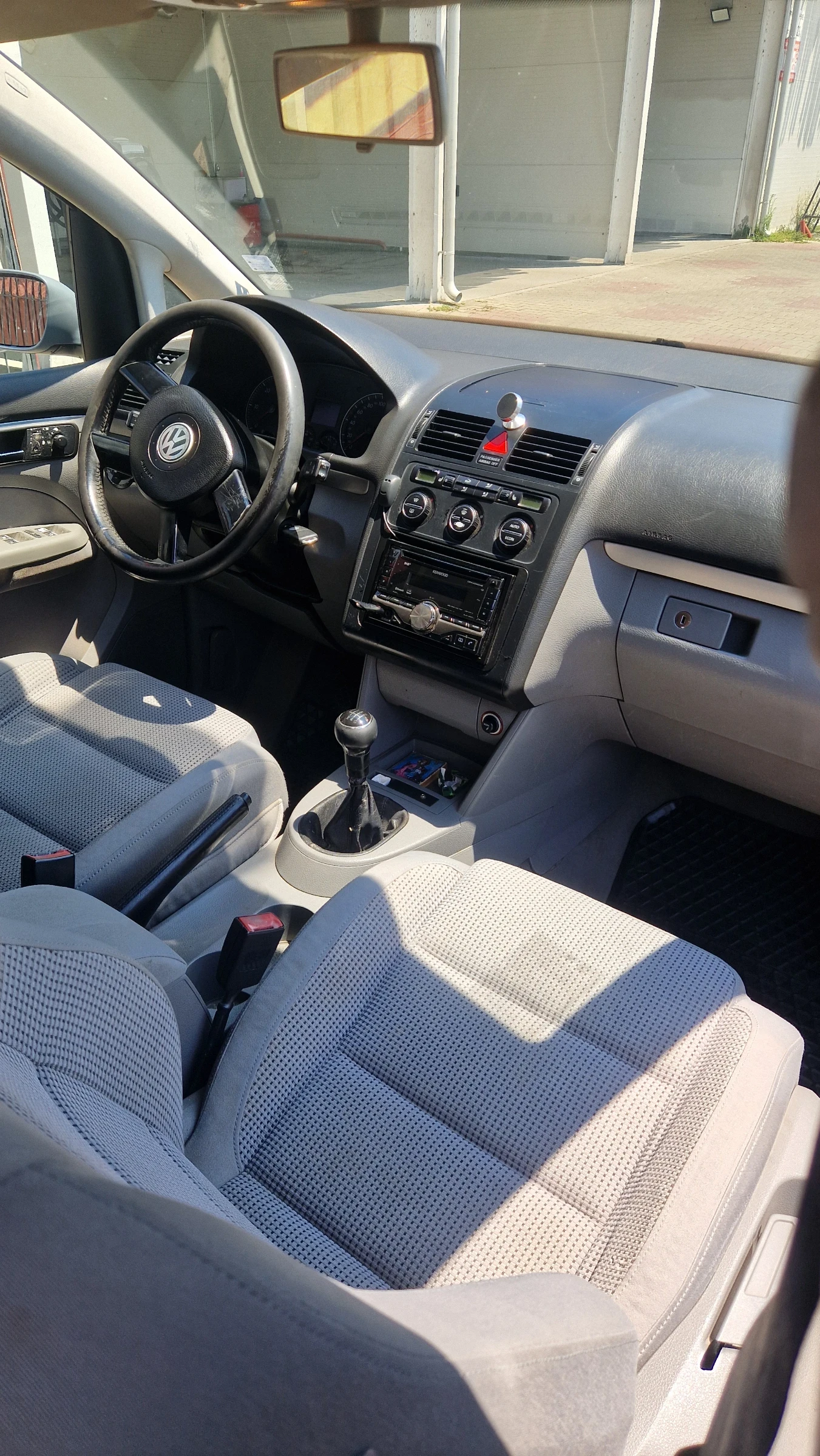 VW Touran 2.0 140, снимка 7 - Автомобили и джипове - 55749409