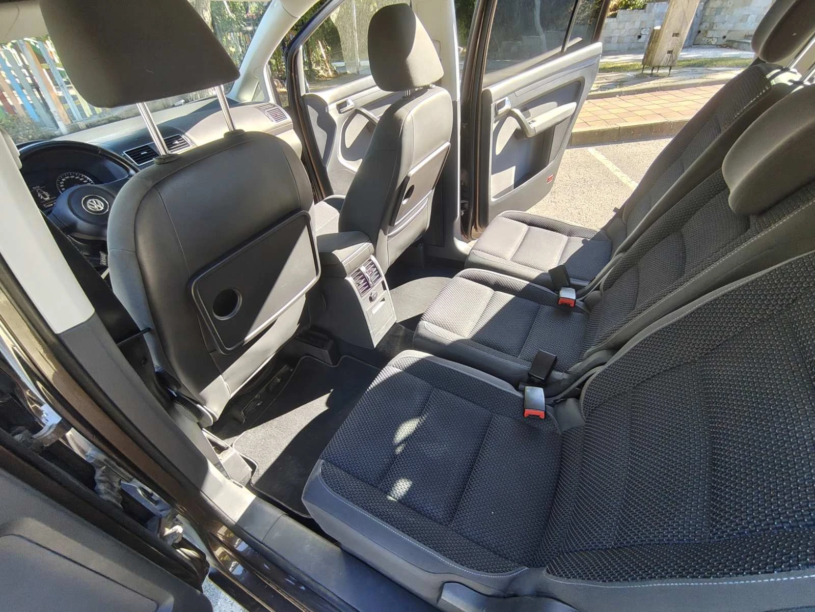 VW Touran, снимка 11 - Автомобили и джипове - 56161143