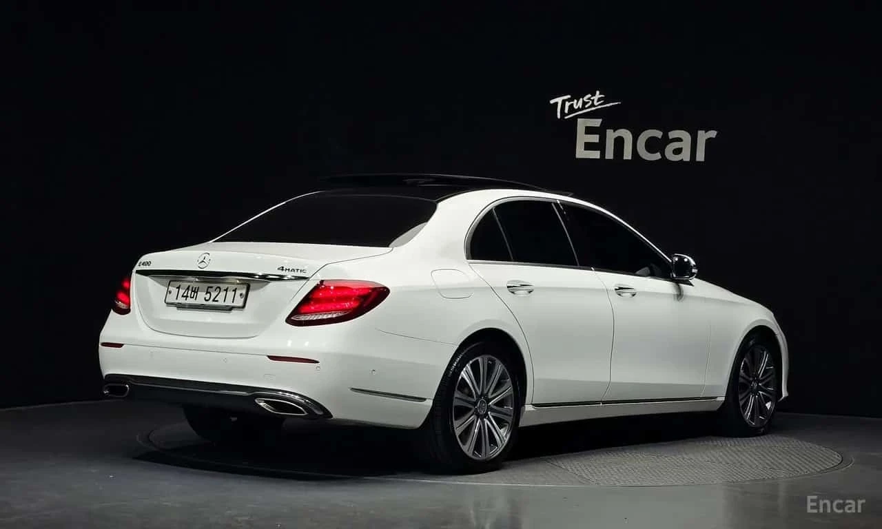 Mercedes-Benz E 400 4MATIC Exclusive | АВТОФИНАНСИРАНЕ, снимка 2 - Автомобили и джипове - 56202474