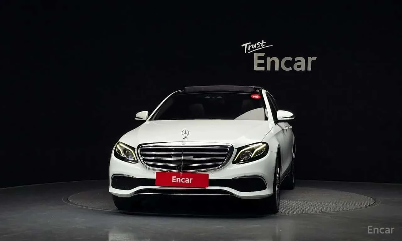 Mercedes-Benz E 400 4MATIC Exclusive | АВТОФИНАНСИРАНЕ, снимка 3 - Автомобили и джипове - 56202474