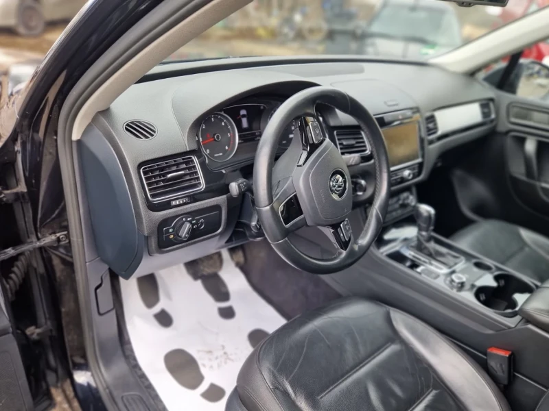 VW Touareg 3.0 TDI SPORT, снимка 8 - Автомобили и джипове - 53264008