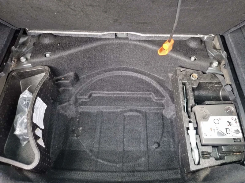 VW Touareg 3.0 TDI SPORT, снимка 13 - Автомобили и джипове - 53264008