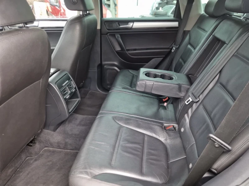 VW Touareg 3.0 TDI SPORT, снимка 11 - Автомобили и джипове - 53264008