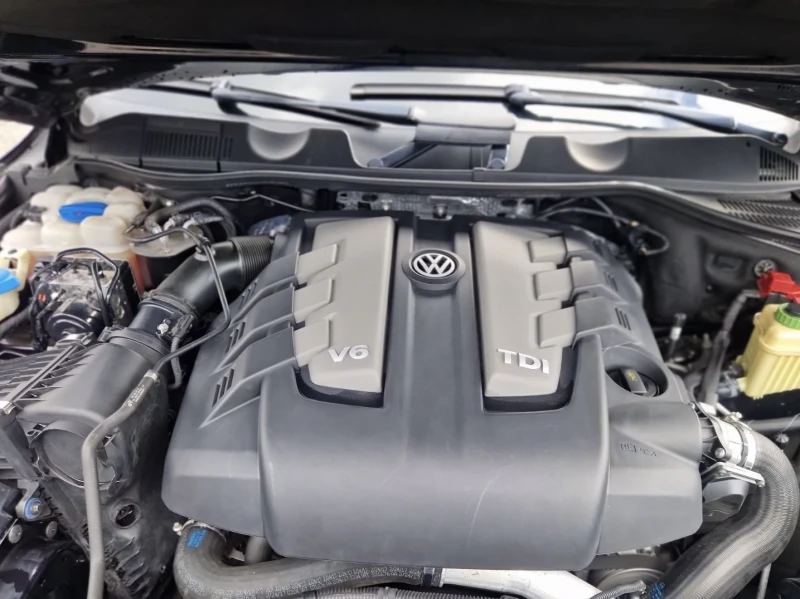 VW Touareg 3.0 TDI SPORT, снимка 13 - Автомобили и джипове - 53264008