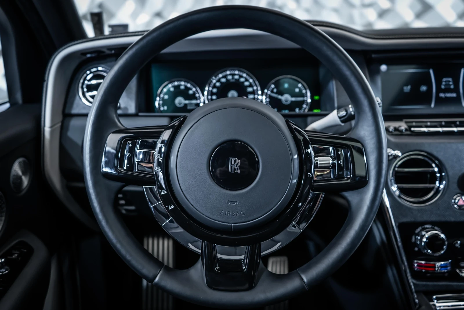 Rolls-Royce Cullinan TV* Маси* Хладилник - изображение 10