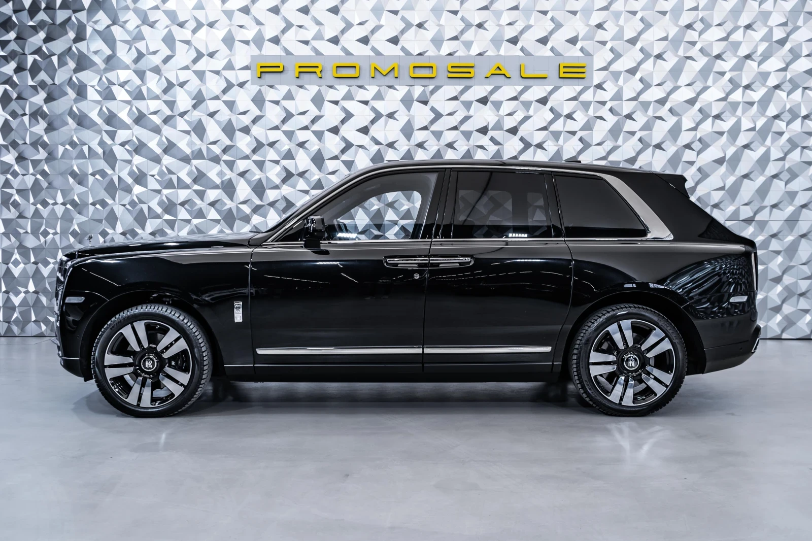 Rolls-Royce Cullinan TV* Маси* Хладилник - изображение 3