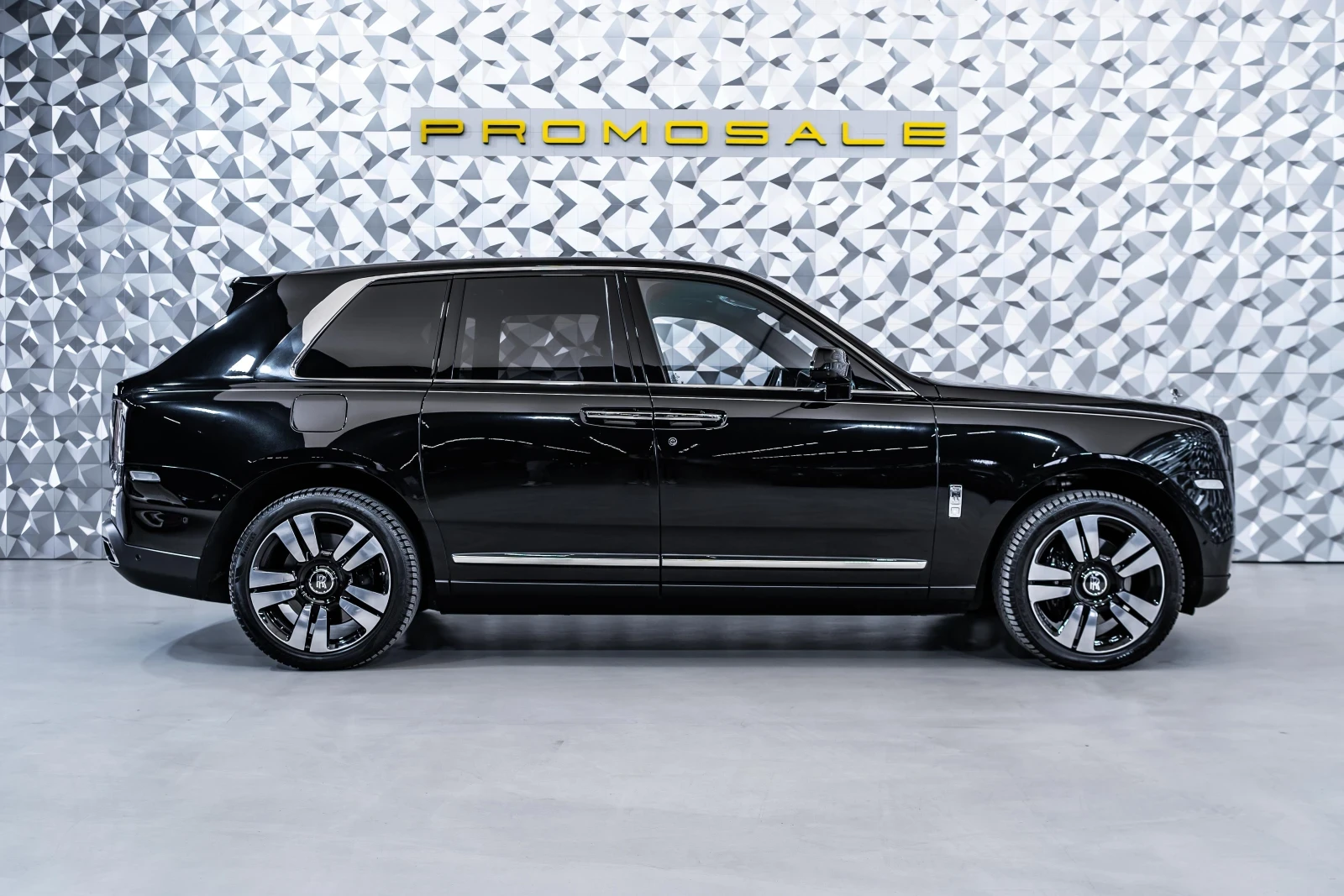 Rolls-Royce Cullinan TV* Маси* Хладилник - изображение 6