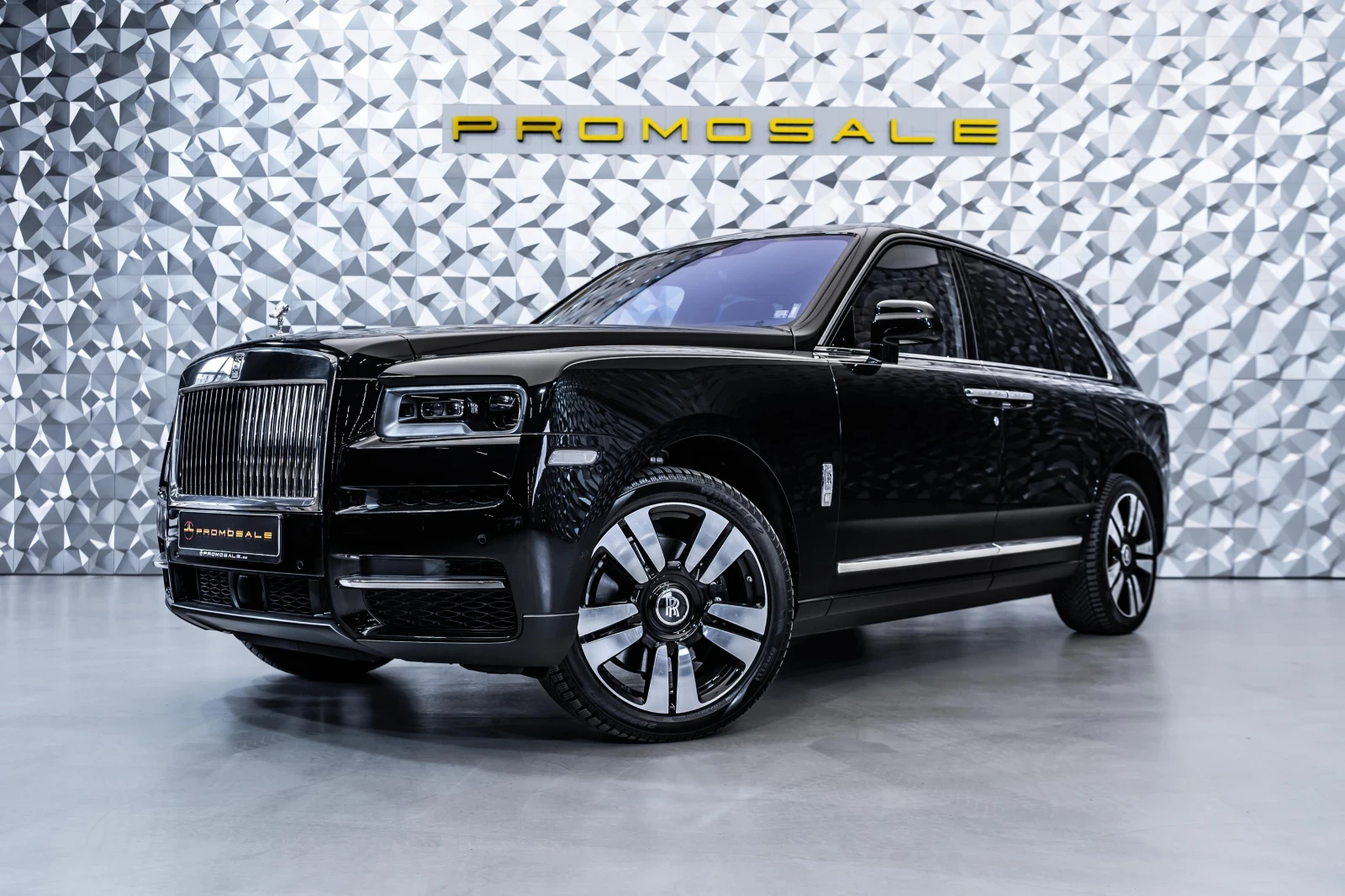 Rolls-Royce Cullinan TV* Маси* Хладилник - изображение 2