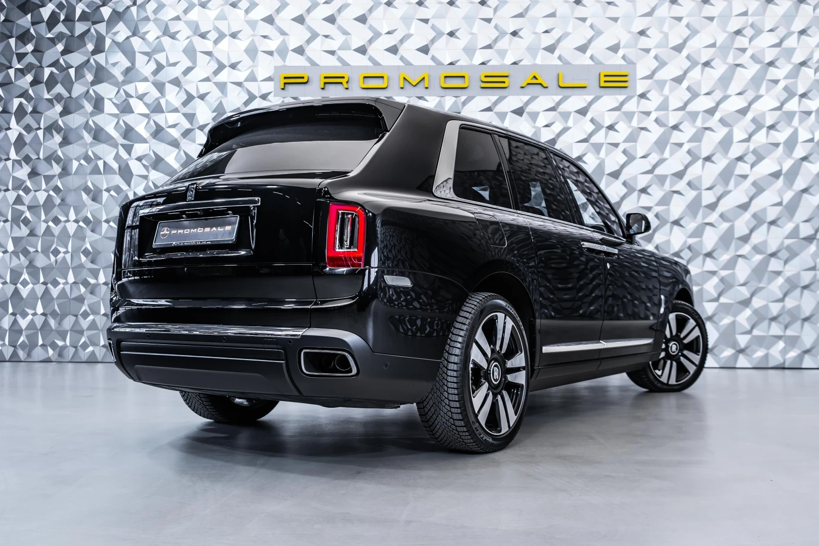 Rolls-Royce Cullinan TV* Маси* Хладилник - изображение 4