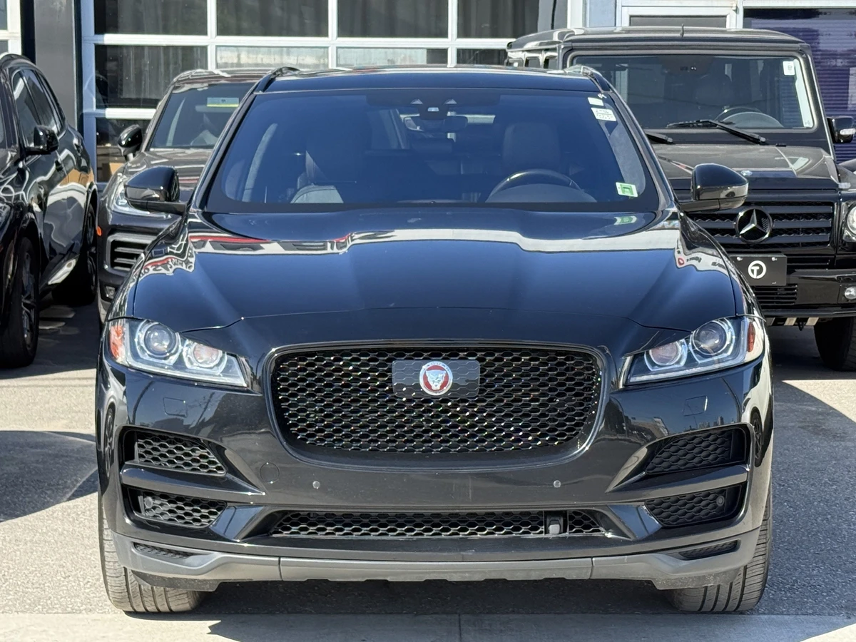 Jaguar F-PACE 25T / PRESTIGE / PANO - изображение 2