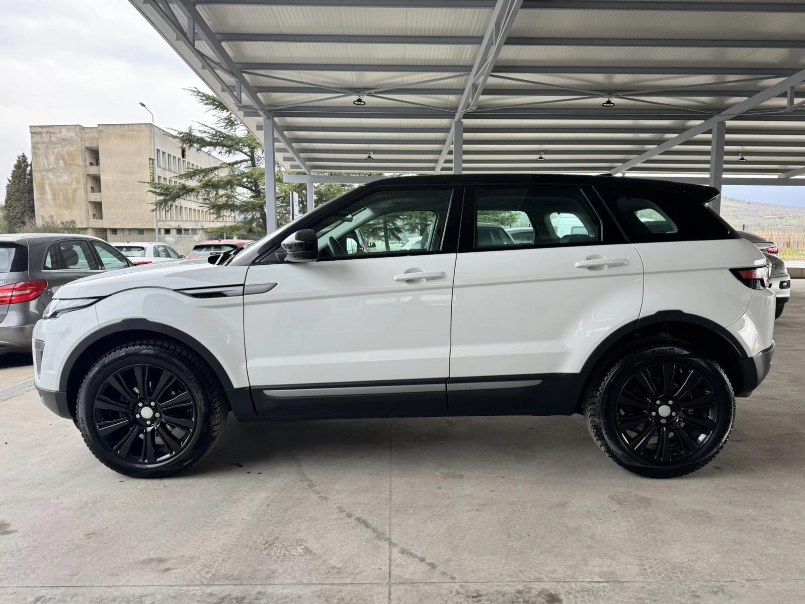 Land Rover Evoque 2.0* 150ps* 6ск* 4x4* 144хл.км.* КОЖА* НАВИ, снимка 2 - Автомобили и джипове - 53926711