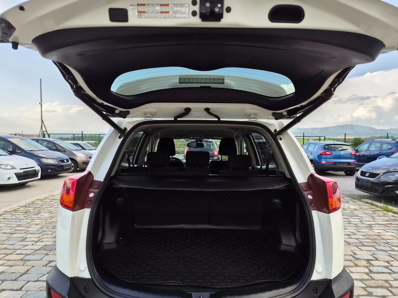 Toyota Rav4 2.0D 124кс 186000km. EURO 5B, снимка 9 - Автомобили и джипове - 54510866