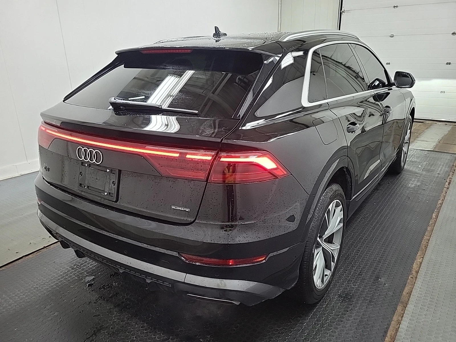 Audi Q8 PROGRESSIV * ДИСТРОНИК * ОБДУХВАНЕ * ПАНОРАМА, снимка 3 - Автомобили и джипове - 54643486