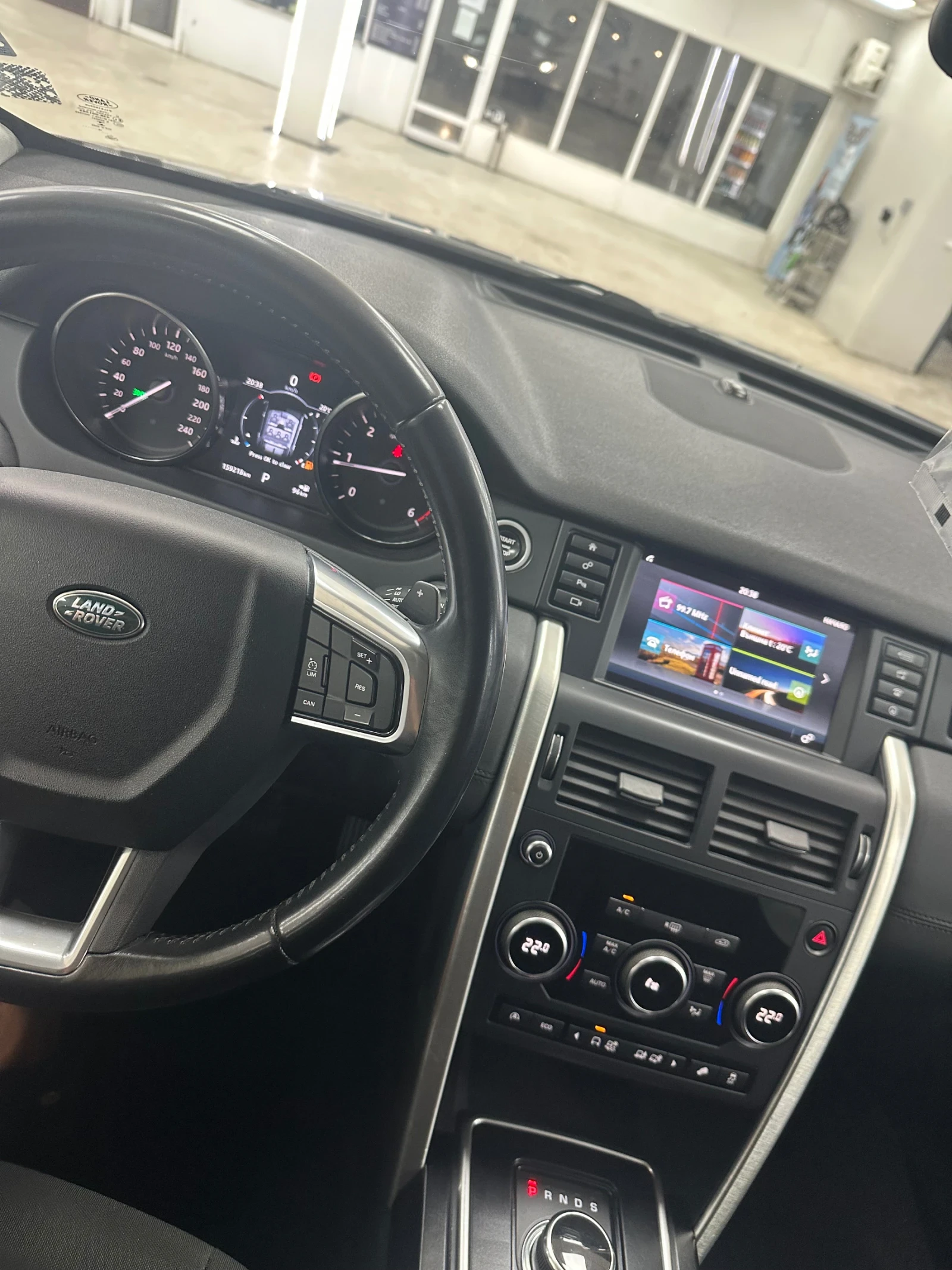 Land Rover Discovery Sport, снимка 11 - Автомобили и джипове - 55627431