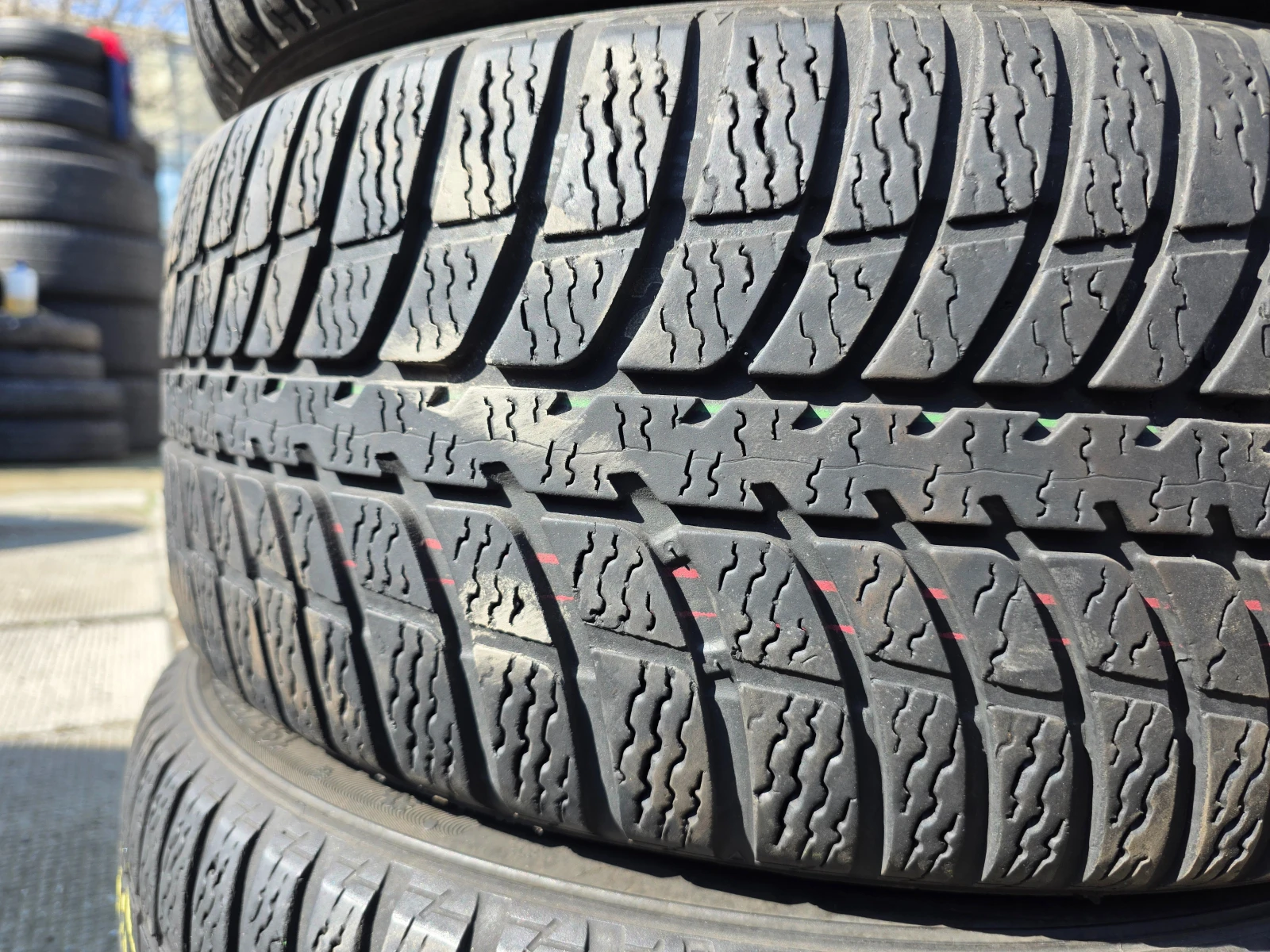 Гуми Зимни 195/50R16, снимка 4 - Гуми и джанти - 54734887