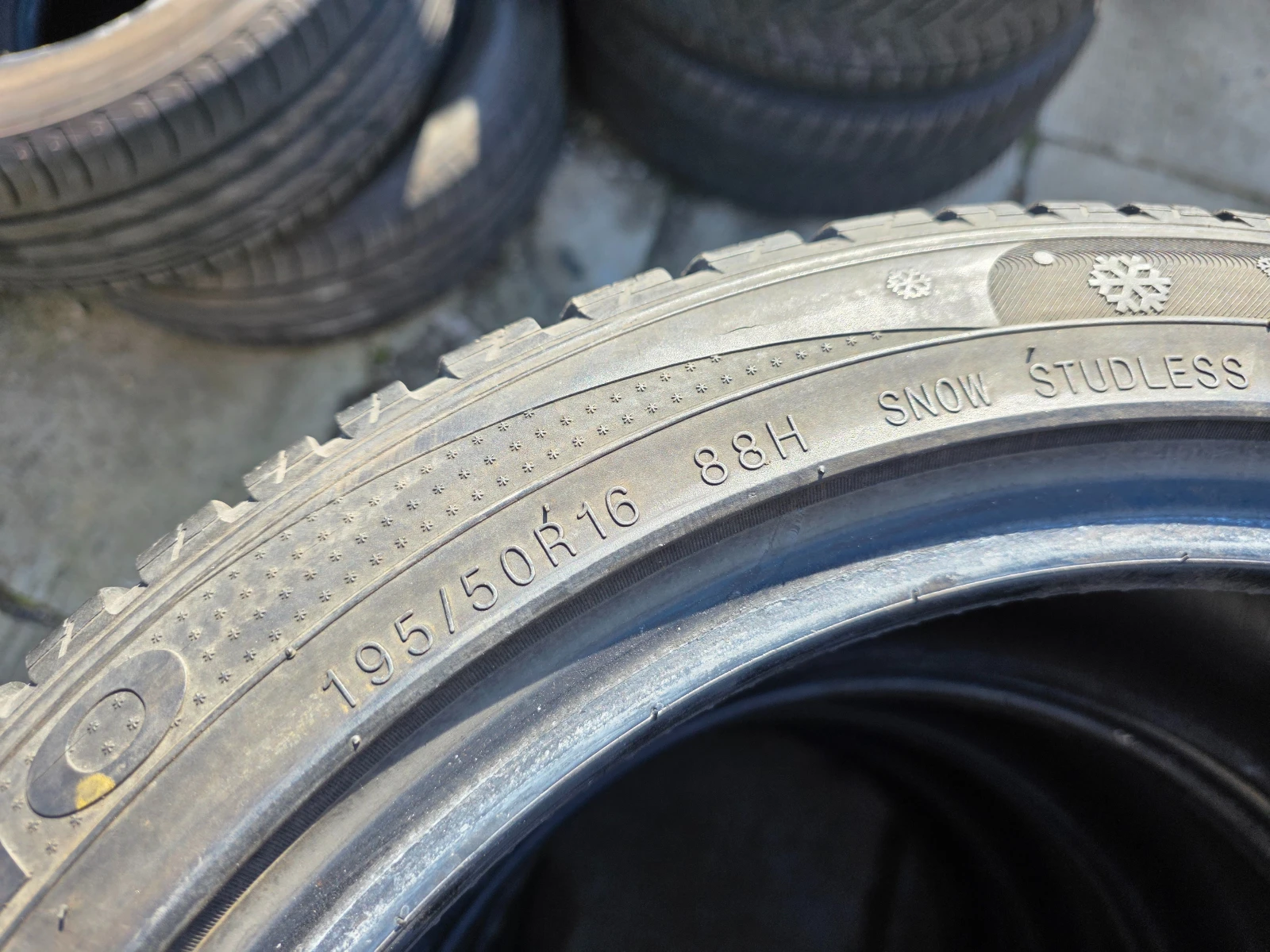 Гуми Зимни 195/50R16, снимка 8 - Гуми и джанти - 54734887