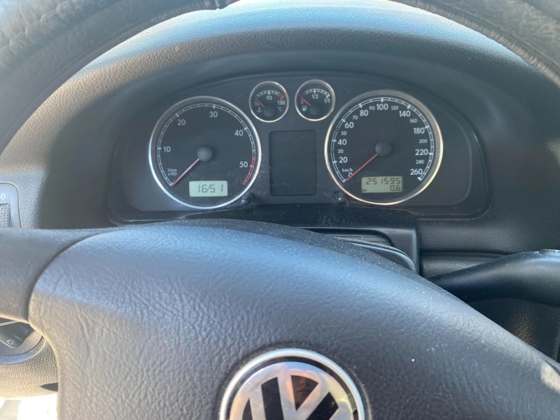 VW Passat 1.9 TDI, снимка 5 - Автомобили и джипове - 46575308