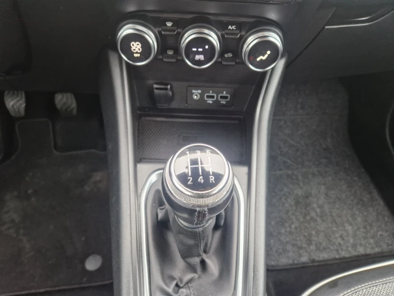 Renault Captur 1.0Turbo LPG Navi LED, снимка 14 - Автомобили и джипове - 52832831