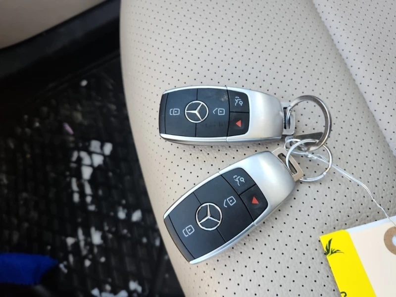 Mercedes-Benz C 300 4 MATIC / PANORAMA / CARFAX, снимка 8 - Автомобили и джипове - 53354812