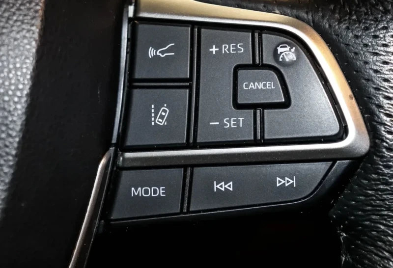 Toyota Sienna Hybrid Limited * * AWD * * 7 Места * * Carfax * * , снимка 8 - Автомобили и джипове - 53578312