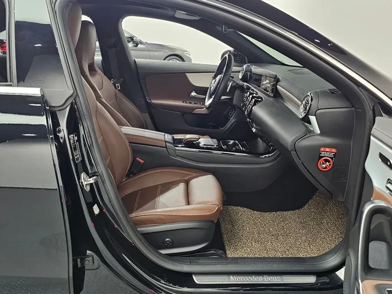 Mercedes-Benz CLA 250 4Matic, снимка 11 - Автомобили и джипове - 56669792