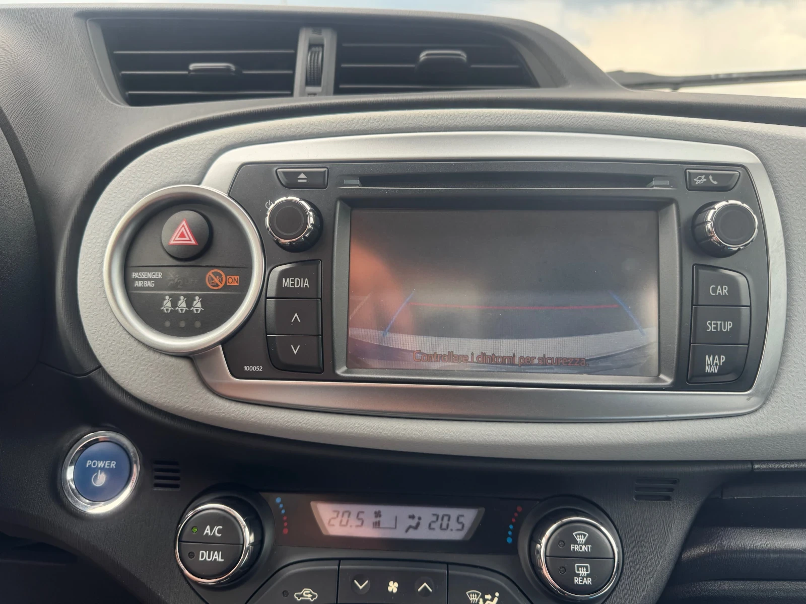 Toyota Yaris 1.5 hybrid  - изображение 8