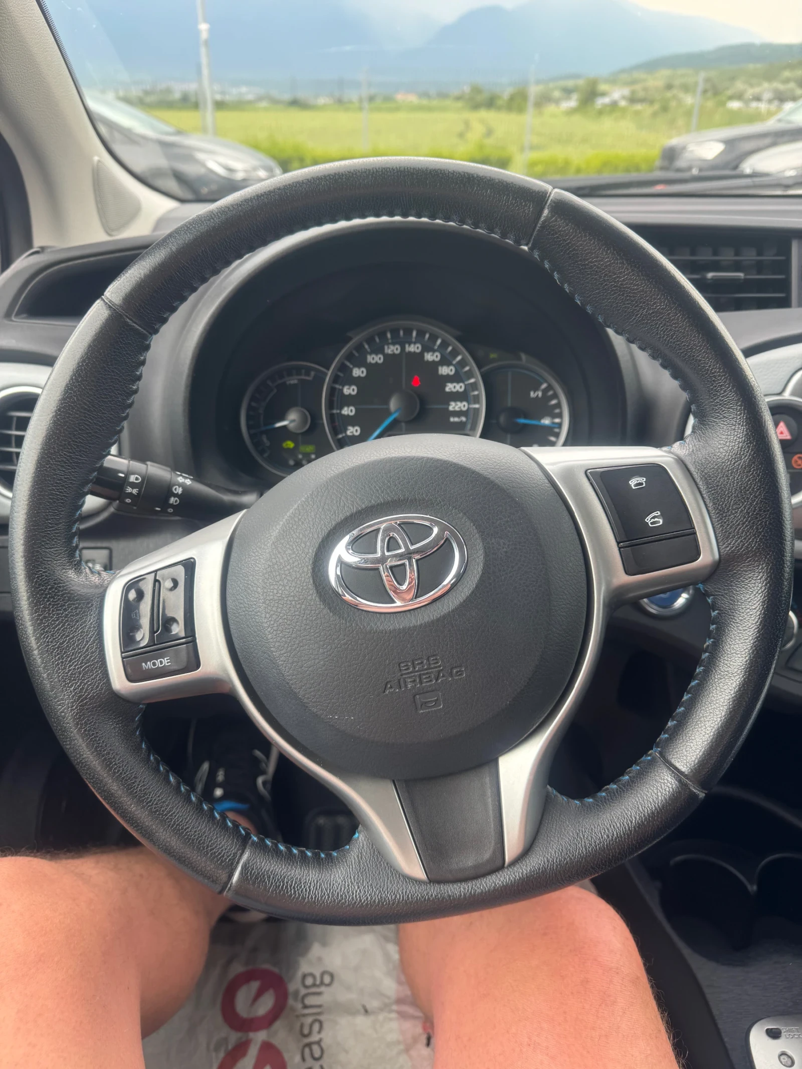 Toyota Yaris 1.5 hybrid  - изображение 10