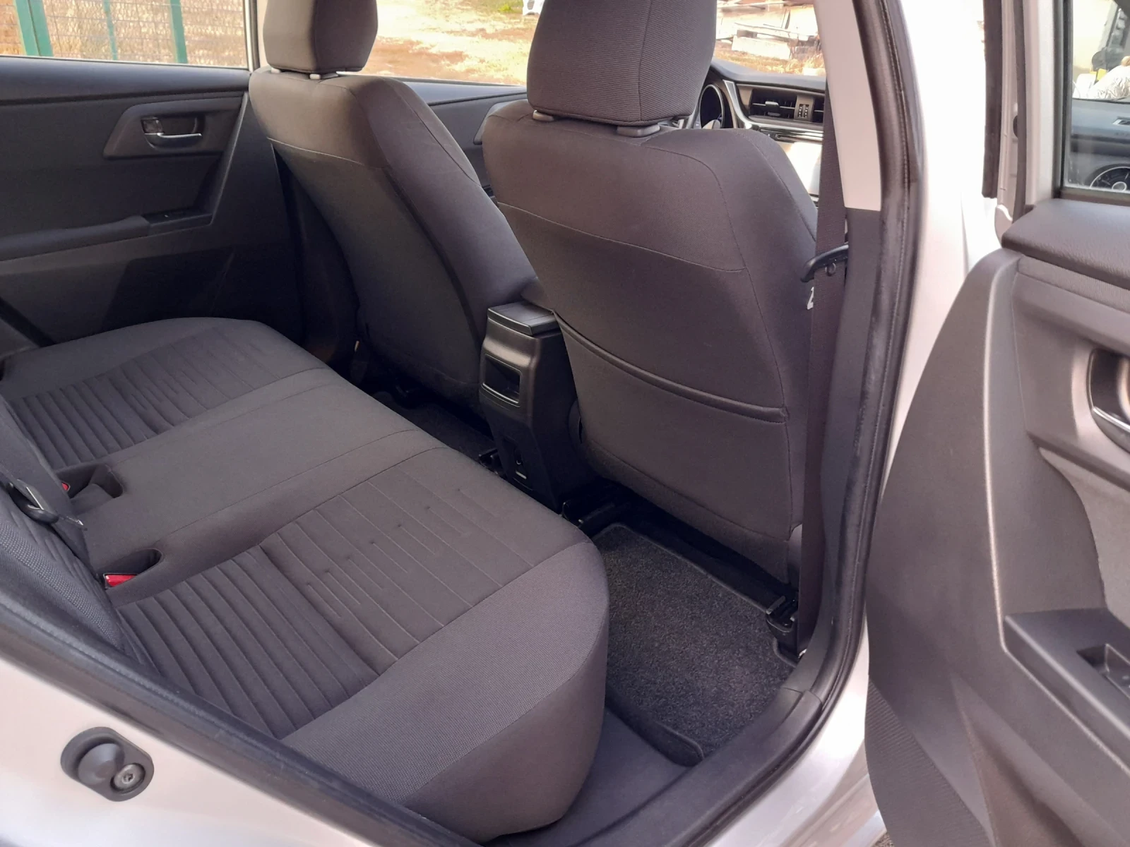 Toyota Auris 1.6 D4-D - изображение 9