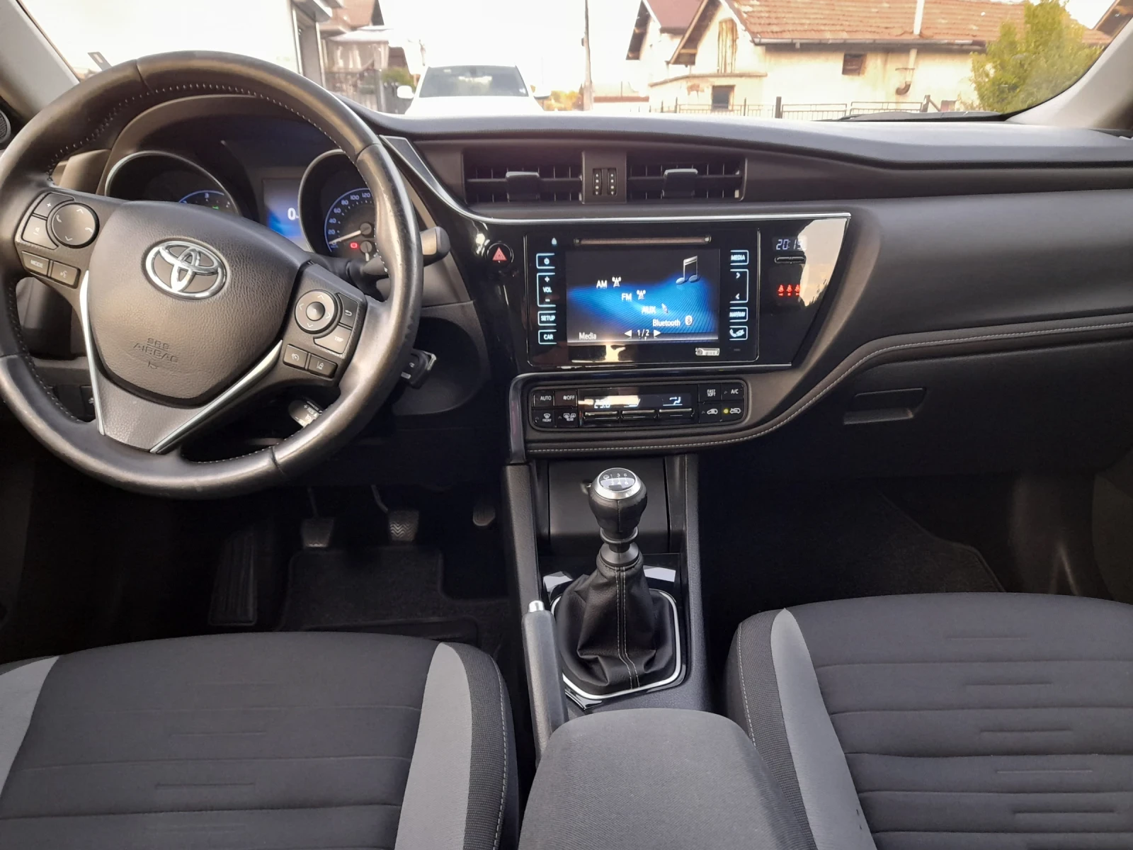 Toyota Auris 1.6 D4-D - изображение 6