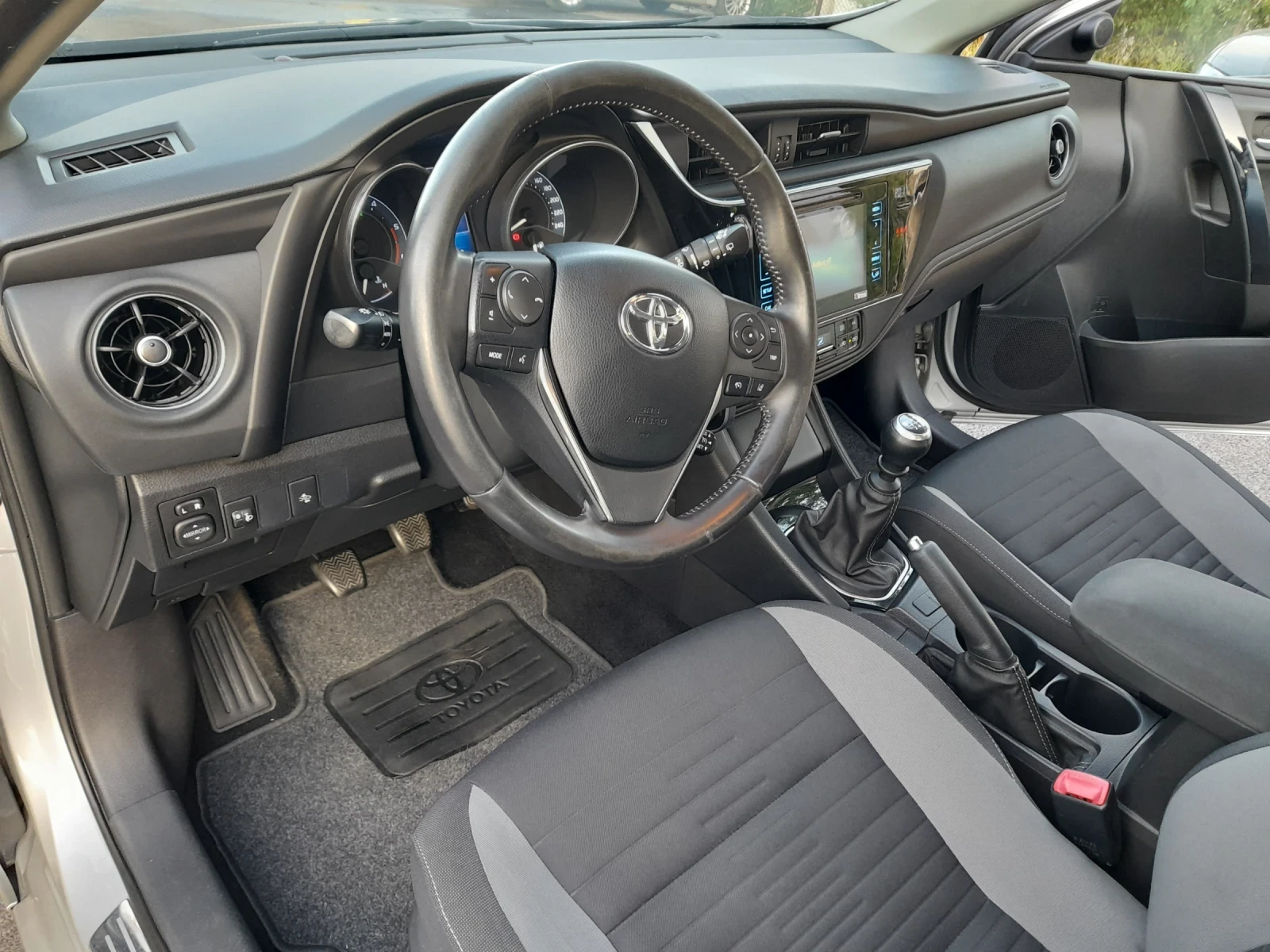 Toyota Auris 1.6 D4-D - изображение 7