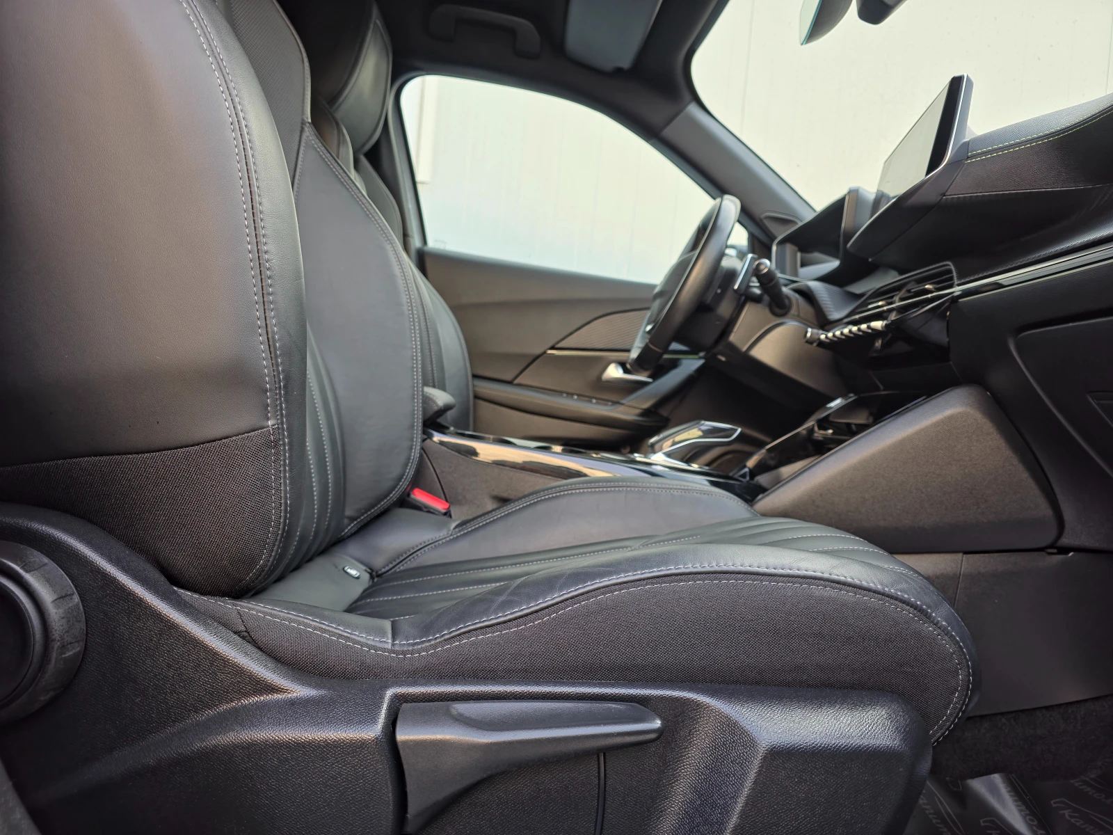 Peugeot 2008 1. 5GT BlueHDi 131 S&S EAT8 - изображение 9