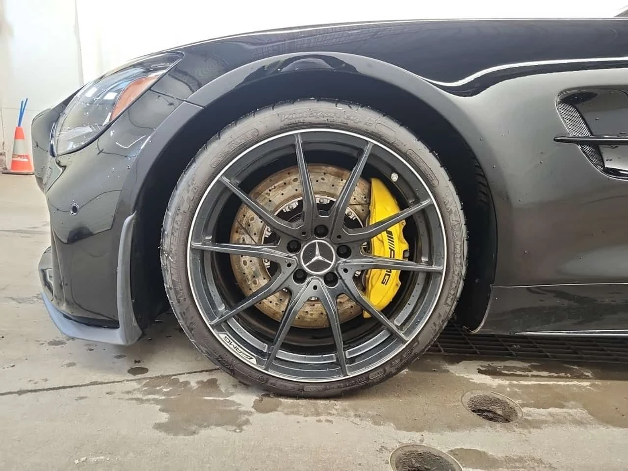 Mercedes-Benz AMG GT R * CARFAX * CARBON * 2 КЛЮЧА, снимка 6 - Автомобили и джипове - 53941100