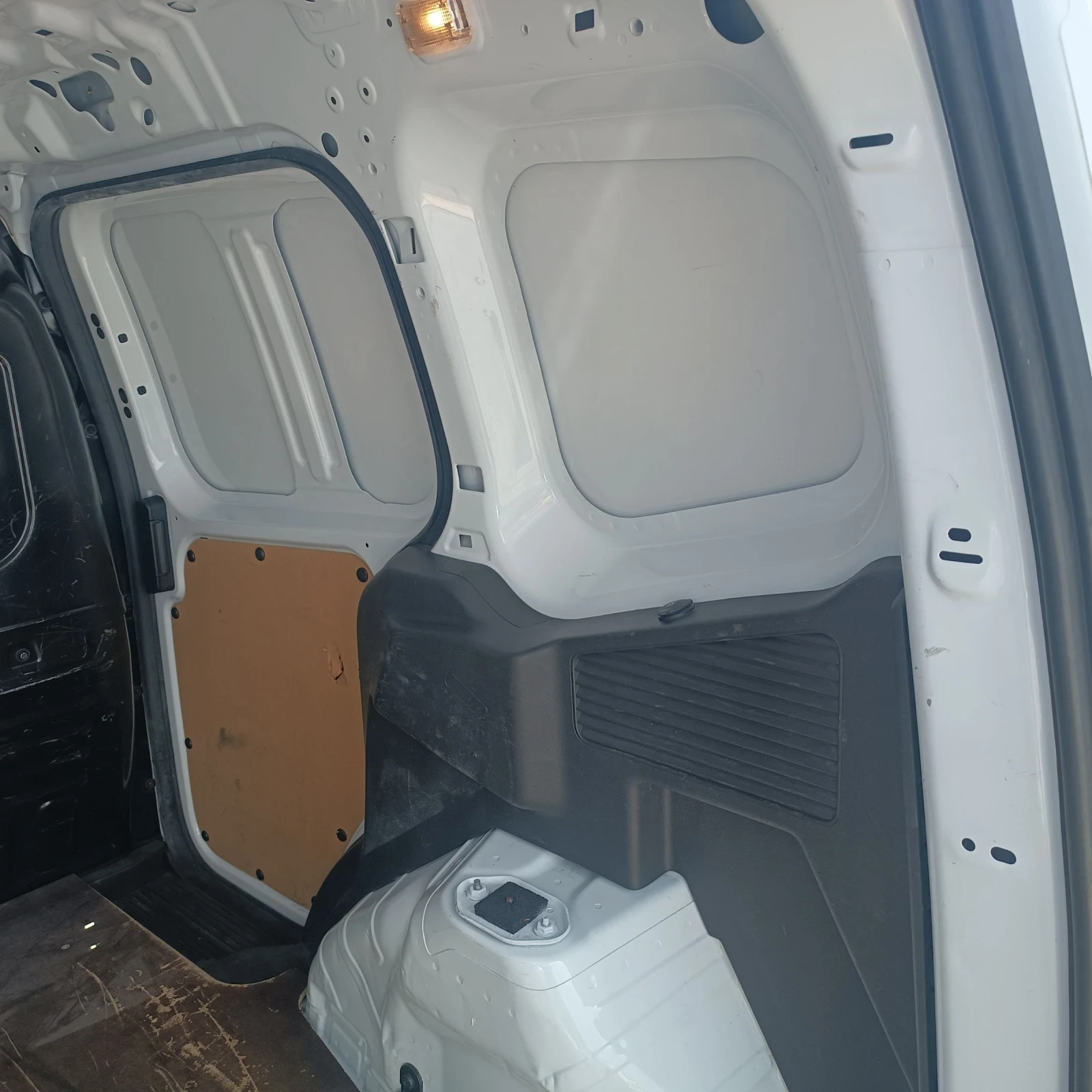 Ford Courier 1.5TDCI, снимка 10 - Автомобили и джипове - 54120159