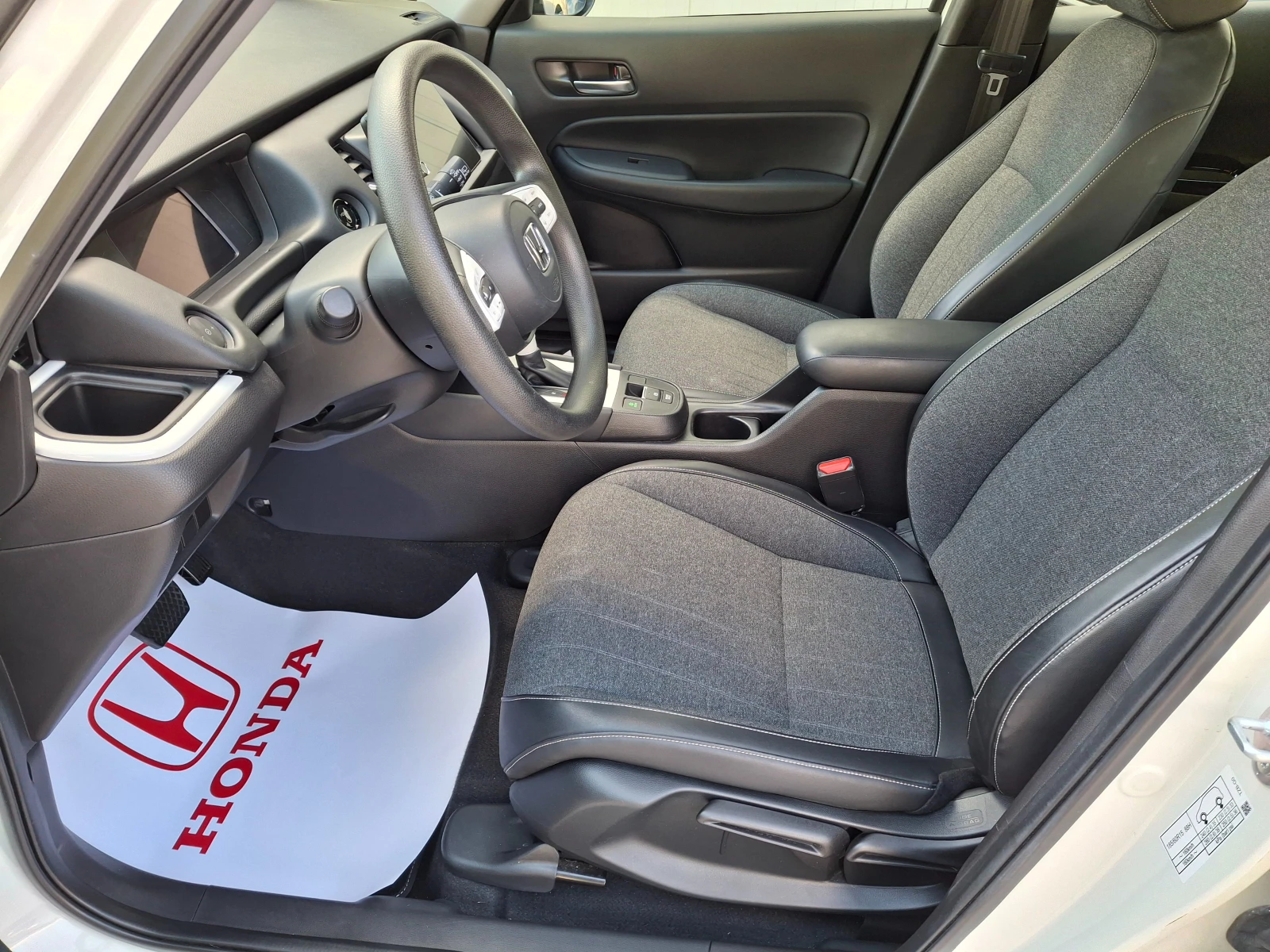 Honda Jazz 1.5 i-MMD Hybrid Elegance, снимка 13 - Автомобили и джипове - 54343387