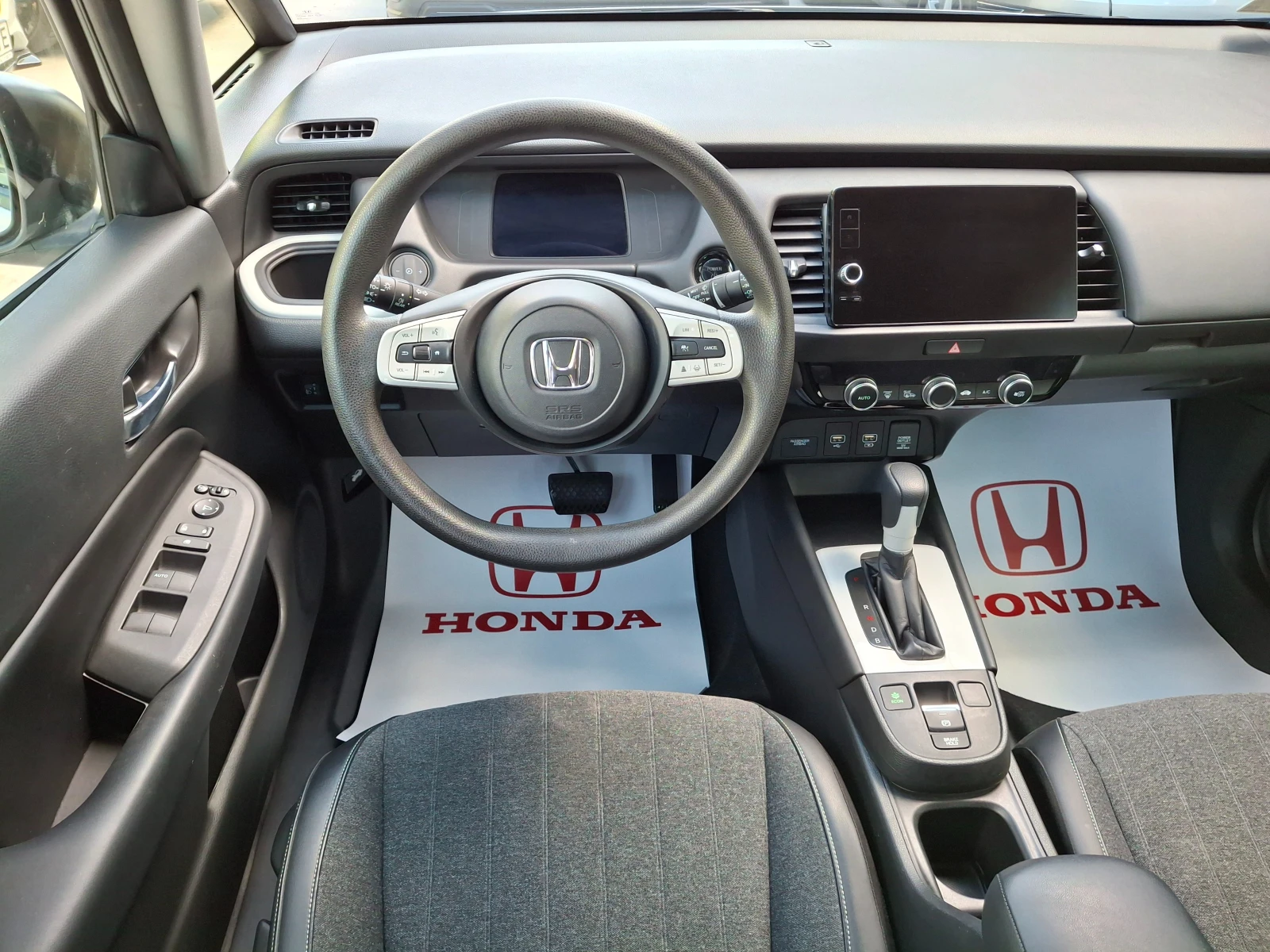 Honda Jazz 1.5 i-MMD Hybrid Elegance, снимка 11 - Автомобили и джипове - 54343387