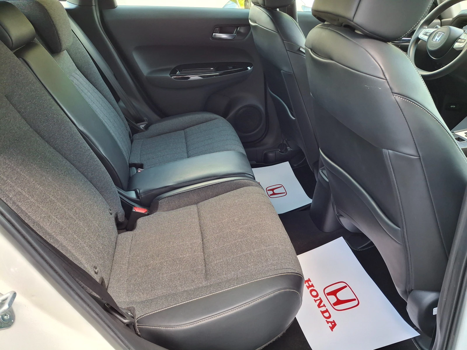 Honda Jazz 1.5 i-MMD Hybrid Elegance, снимка 17 - Автомобили и джипове - 54343387