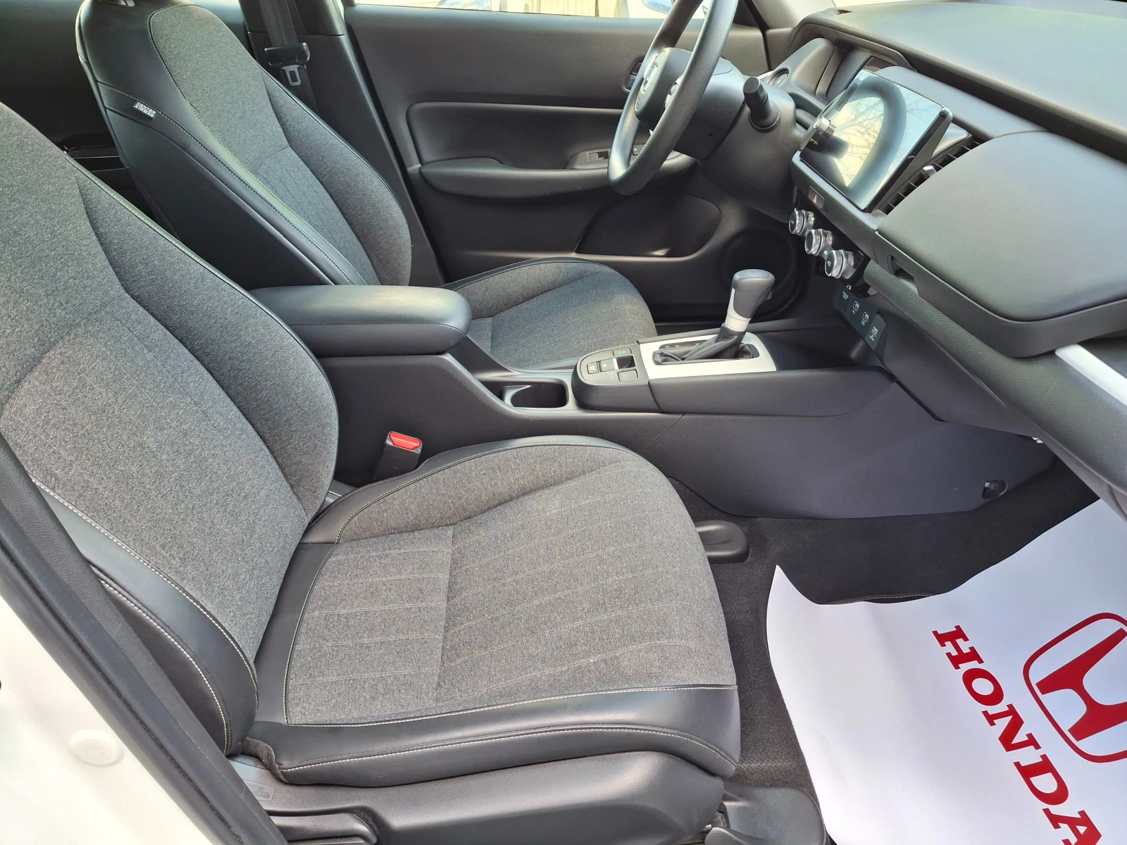 Honda Jazz 1.5 i-MMD Hybrid Elegance, снимка 14 - Автомобили и джипове - 54343387