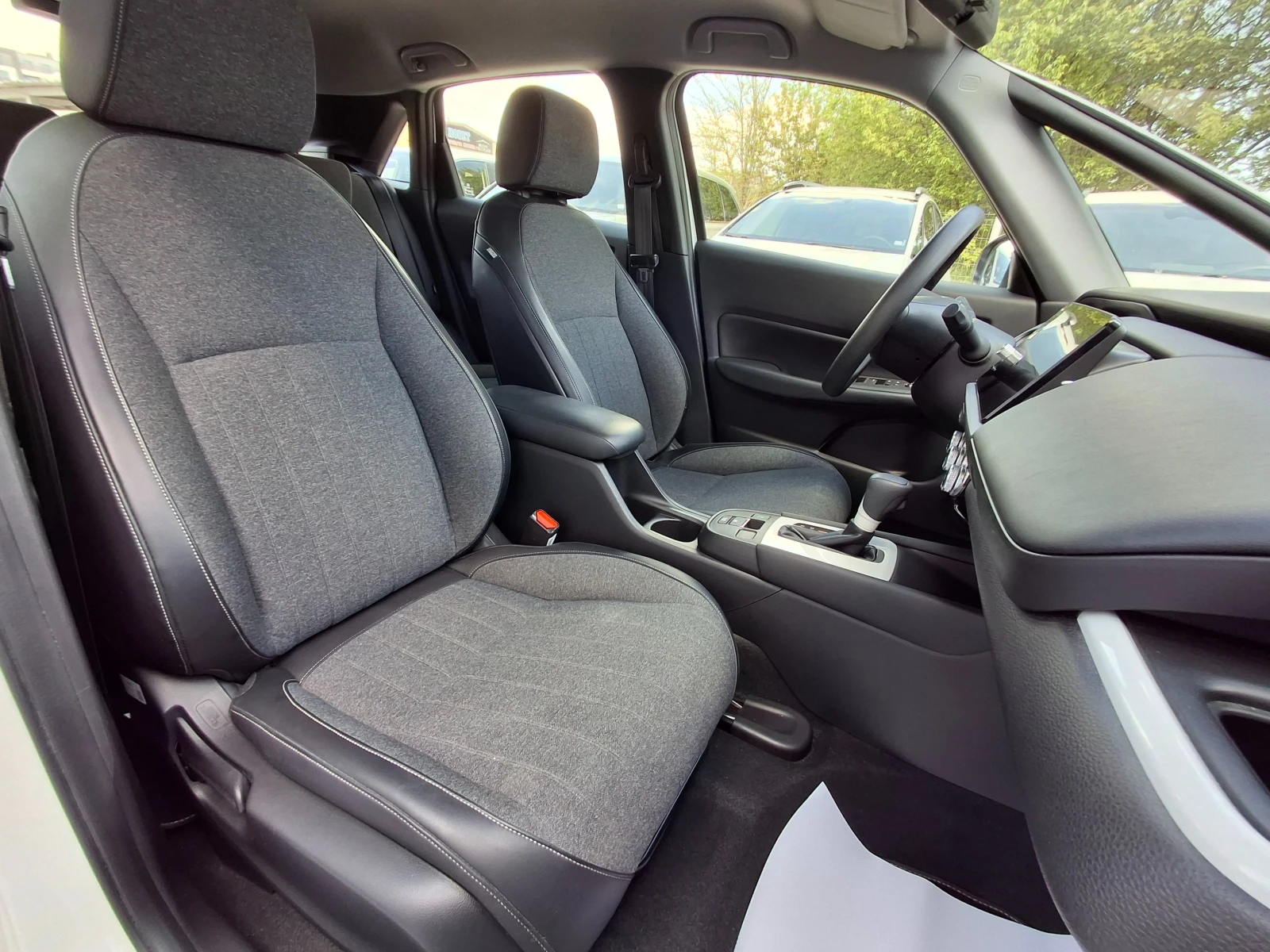 Honda Jazz 1.5 i-MMD Hybrid Elegance, снимка 15 - Автомобили и джипове - 54343387