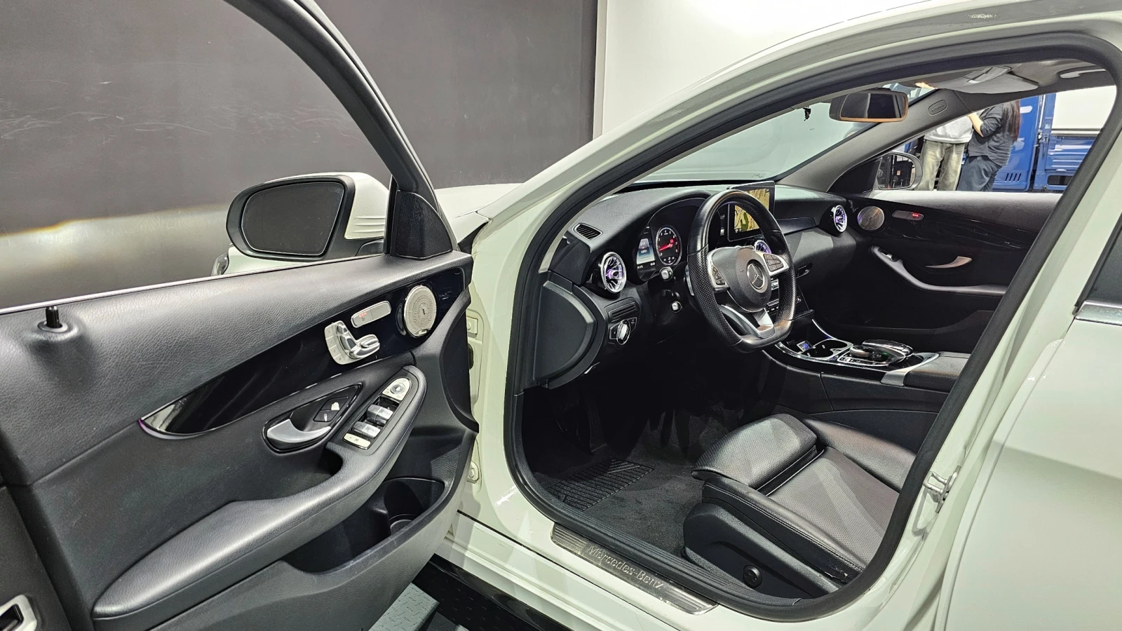 Mercedes-Benz C 200 AMG PK* BURMASTER* AMBIENT* KEYLESS* КРАЙНА ЦЕНА, снимка 9 - Автомобили и джипове - 54525942